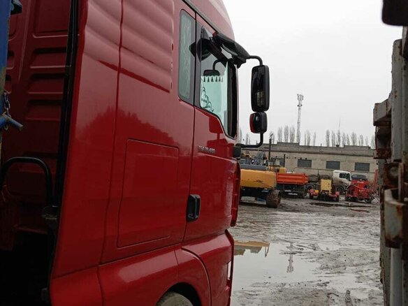 2008 MAN TGA, красный, 4500000 рублей - вид 5
