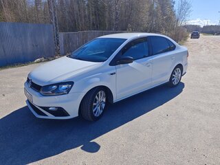 2017 Volkswagen Polo V Рестайлинг, белый, 1300000 рублей, вид 2