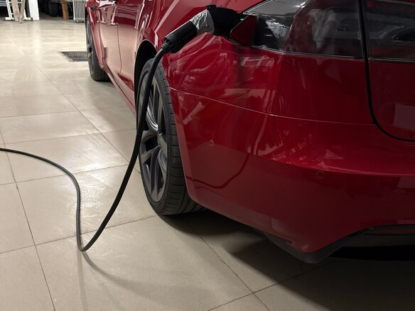2021 Tesla Model S Plaid I Рестайлинг 2, красный, 7800000 рублей - вид 7