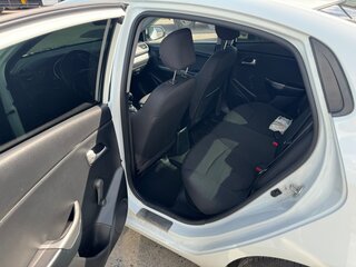 2015 Kia Rio III Рестайлинг, белый, 1100000 рублей, вид 4