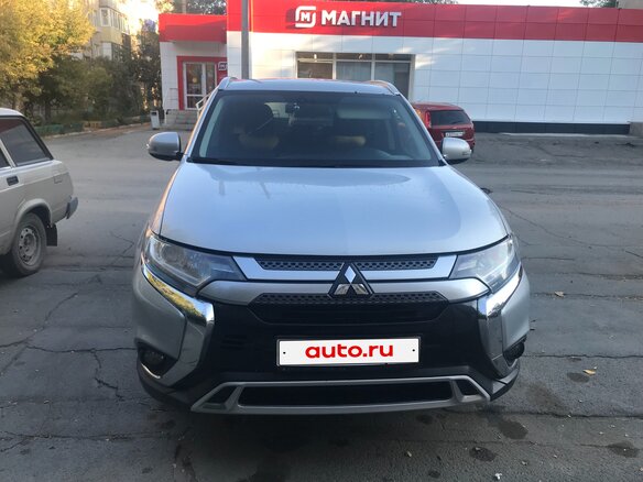 2019 Mitsubishi Outlander III Рестайлинг 3, серебристый, 2500000 рублей - вид 1