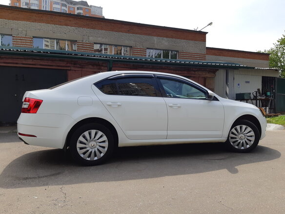 2018 Skoda Octavia III (A7) Рестайлинг, белый - вид 1