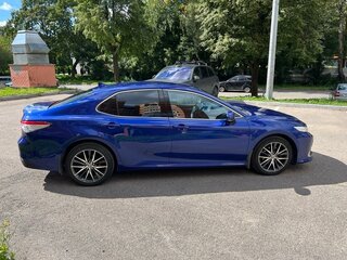 2021 Toyota Camry VIII (XV70) Рестайлинг, синий, 2750000 рублей, вид 4