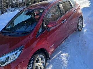 2019 Nissan Note e-Power II Рестайлинг, красный, 1600000 рублей, вид 3