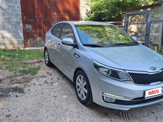 2016 Kia Rio III Рестайлинг, серебристый, 1005000 рублей, вид 4