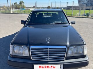 1992 Mercedes-Benz E-Класс 320 I (W124), чёрный, 395000 рублей, вид 3