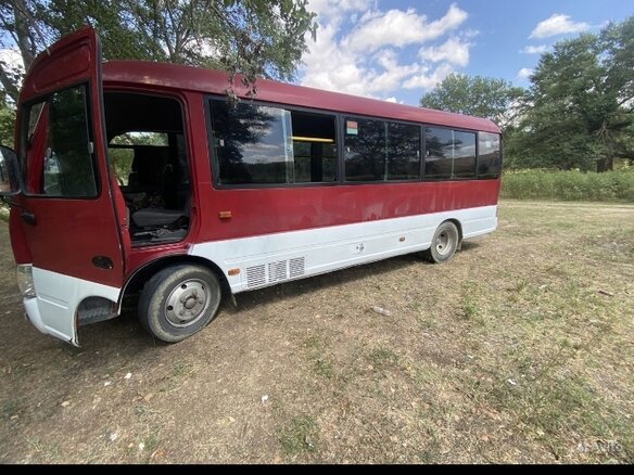 2011 Hyundai County, красный, 700000 рублей - вид 3