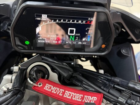 2019 Yamaha MT-09 Tracer (FJ-09), чёрный, 1050000 рублей, вид 2
