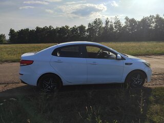 2015 Kia Rio III Рестайлинг, белый, 600000 рублей, вид 3
