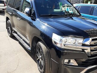 2018 Toyota Land Cruiser 200 Series Рестайлинг 2, чёрный, 6200000 рублей, вид 1
