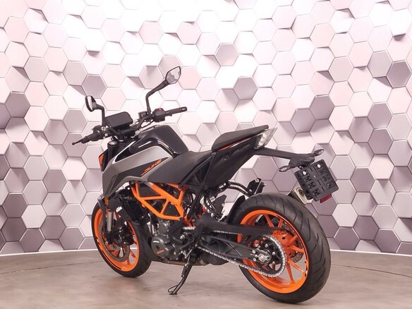2022 KTM 390 Duke, чёрный - вид 7