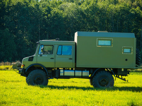 2002 Mercedes-Benz Unimog, бежевый, 14400000 рублей, вид 2