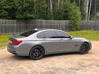 2009 BMW 7 серии 730d V (F01/F02/F04), серый, 1700000 рублей, вид 4