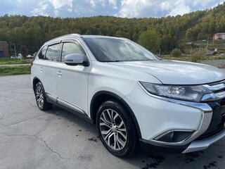 2015 Mitsubishi Outlander III Рестайлинг 2, белый, 2050000 рублей, вид 4