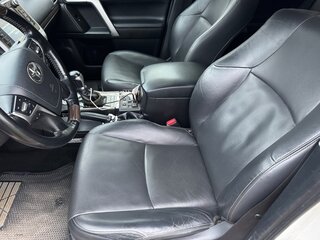 2017 Toyota Land Cruiser Prado 150 Series Рестайлинг 2, белый, 4695000 рублей, вид 4