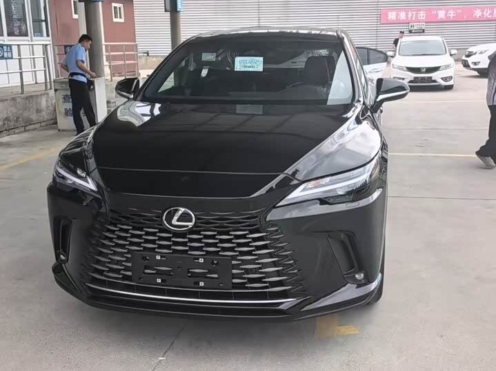 Открыть фотографии: Lexus RX V