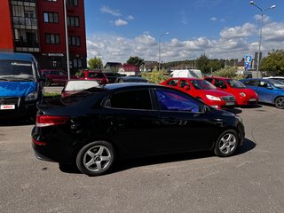 2016 Kia Rio III Рестайлинг, чёрный, 670000 рублей, вид 4