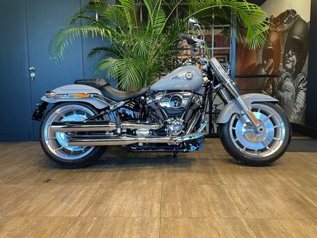 2025 Harley-Davidson Fat Boy, серый, 3850000 рублей, вид 1