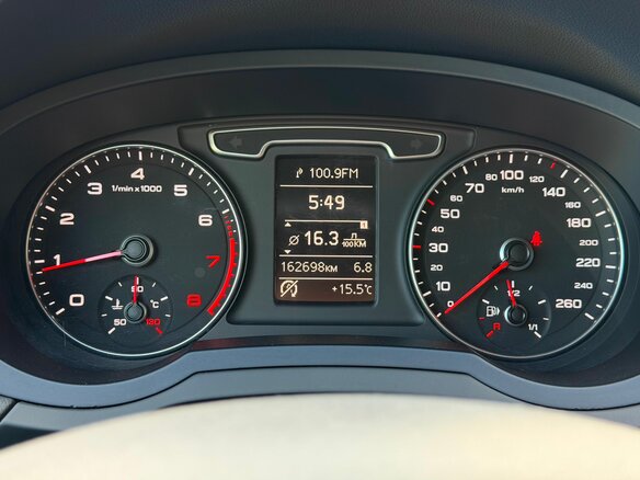 2013 Audi Q3 I (8U), чёрный - вид 26