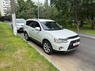 2011 Mitsubishi Outlander II Рестайлинг, белый, 1200000 рублей, вид 3