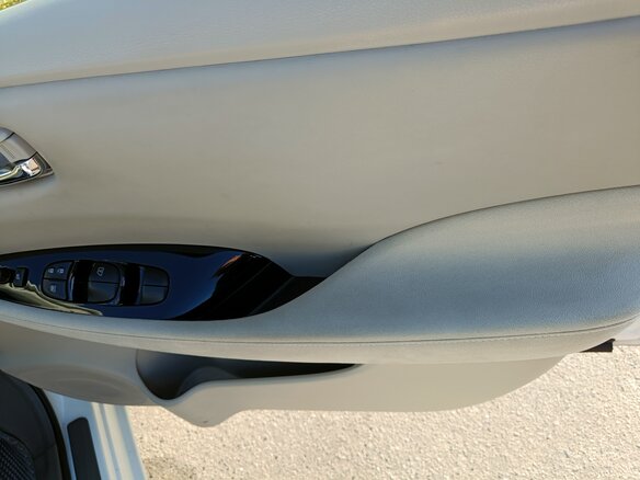 2013 Nissan Leaf (EM57) I (ZE0/AZE0), белый, 1280000 рублей - вид 13