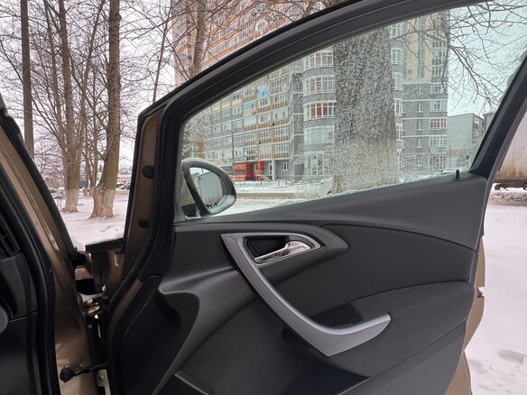 2013 Opel Astra J Рестайлинг, бежевый, 900000 рублей - вид 18