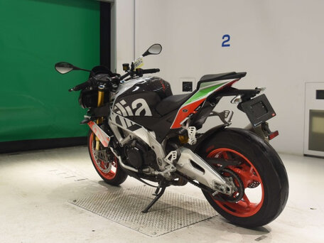 2017 Aprilia Tuono V4, чёрный, 1100000 рублей, вид 5
