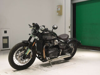 2020 Triumph Bonneville Bobber, чёрный, 1480000 рублей, вид 4