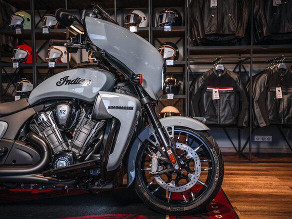 2025 Indian Roadmaster, серый - вид 11