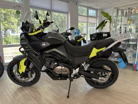 2026 QJMotor SVT 650 X, зелёный, 729000 рублей, вид 2