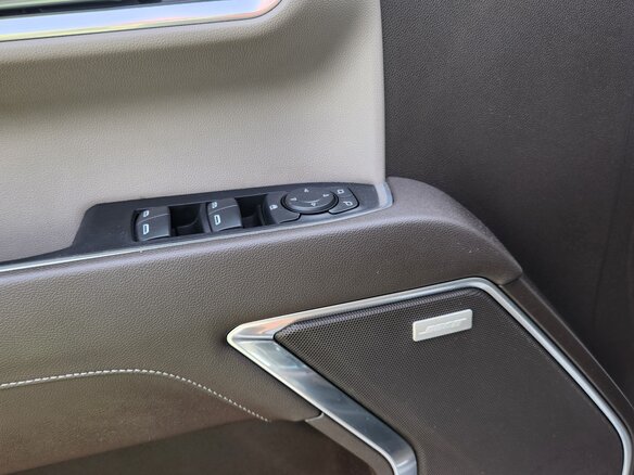 2022 Chevrolet Silverado Crew Cab IV (T1XX) Рестайлинг, белый, 5610000 рублей - вид 10