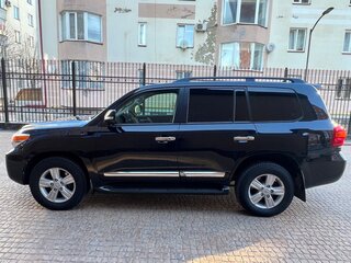 2013 Toyota Land Cruiser 200 Series Рестайлинг 1, чёрный, 4200000 рублей, вид 4