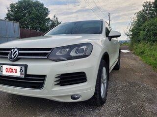 2011 Volkswagen Touareg II, белый, 2195000 рублей, вид 3