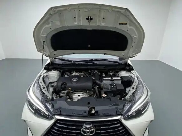 2022 Toyota Yaris L XP150 Рестайлинг, белый, 948000 рублей - вид 2