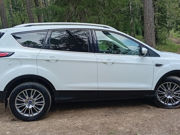2018 Ford Kuga II Рестайлинг, белый, 1860000 рублей - вид 2
