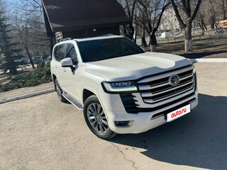 2021 Toyota Land Cruiser 300 Series, белый, 10500000 рублей, вид 4