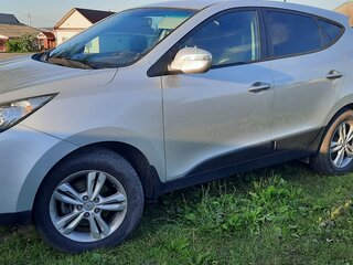 2013 Hyundai ix35 I Рестайлинг, серебристый, 1580000 рублей, вид 4