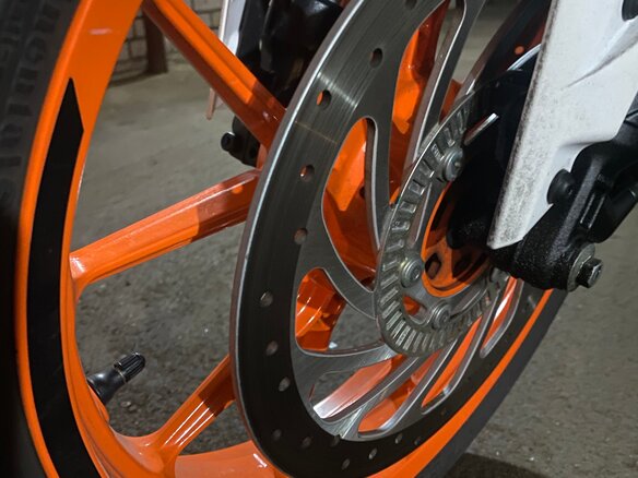 2020 KTM 390 Duke, белый, 530000 рублей - вид 4