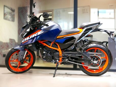 2025 KTM 390 Duke, синий, 699000 рублей, вид 2