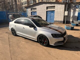 2015 Volkswagen Jetta VI Рестайлинг, серебристый, 1125000 рублей, вид 3