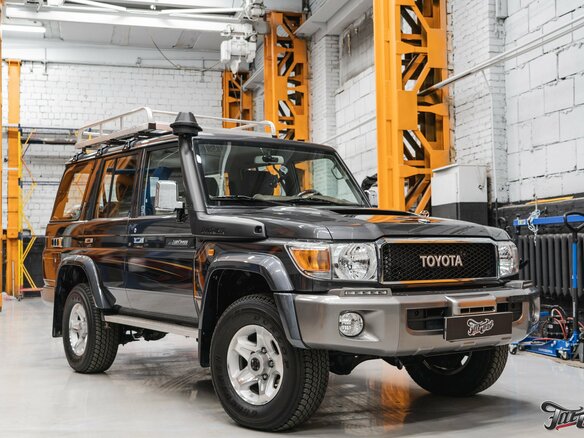 2019 Toyota Land Cruiser 76 70 Series Рестайлинг 1, серый - вид 1