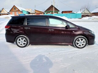 2010 Toyota Wish II, красный, 1330000 рублей, вид 2