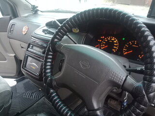 1998 Nissan Elgrand I (E50), чёрный, 700000 рублей, вид 4