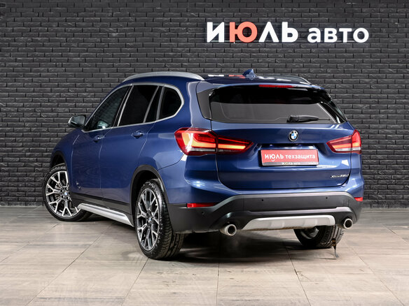 2021 BMW X1 20i xDrive II (F48) Рестайлинг, синий - вид 7