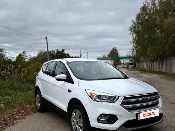 2016 Ford Kuga II Рестайлинг, белый, 1450000 рублей - вид 1