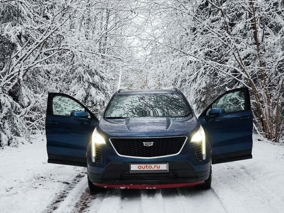 2019 Cadillac XT4 I, синий, 2450000 рублей