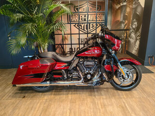 2017 Harley-Davidson CVO Street Glide, пурпурный, 2290000 рублей, вид 2