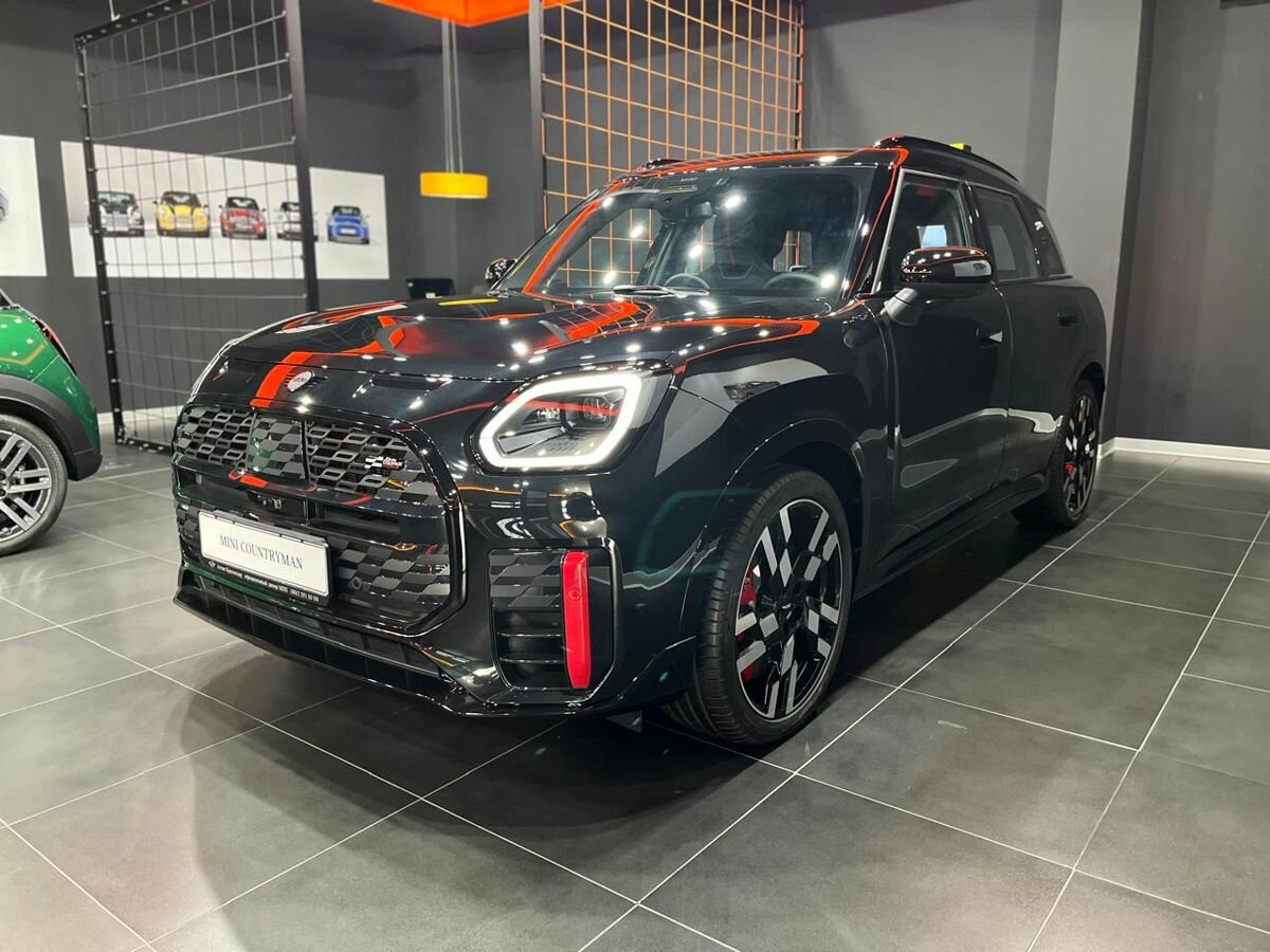 Открыть фотографии: Mini Countryman III