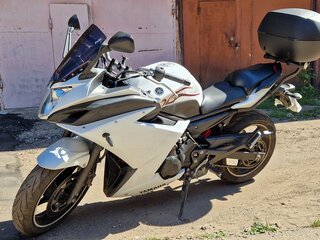 Yamaha FZR600