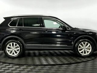 2017 Volkswagen Tiguan II, чёрный, 2440000 рублей, вид 5